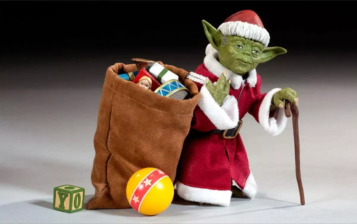 Star Wars - 1:6 Scale Holiday Yoda Figure